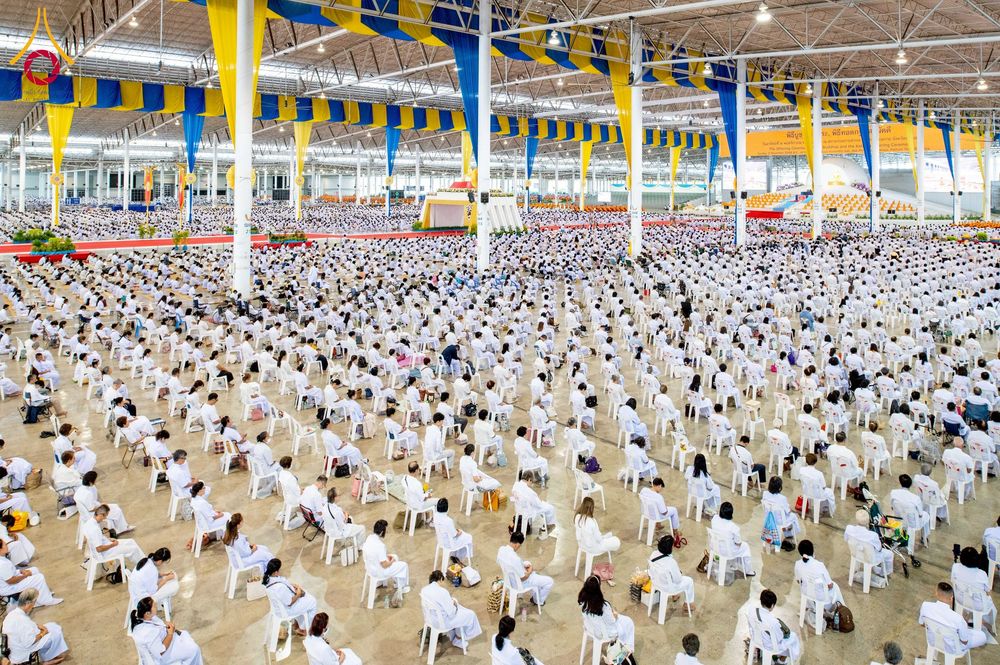 ภาพ No.264315:วันอาทิตย์ที่ 2 พฤศจิกายน พ.ศ. 2568 พิธีบูชาข้าวพระ ณ สภาธรรมกายสากล วัดพระธรรมกาย