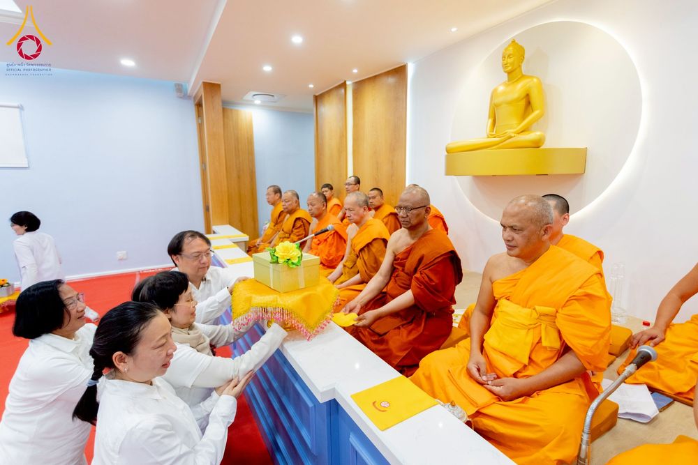 ภาพ No.233297:วันอาทิตย์ที่ 6 กรกฎาคม พ.ศ. 2568 พิธีถวายมหาสังฆทานแด่คณะสงฆ์ทั่วโลกและพิธีตักบาตรเนื่องในวันเข้าพรรษา  ณ วัดพุทธเคปทาวน์ ประเทศแอฟริกาใต้