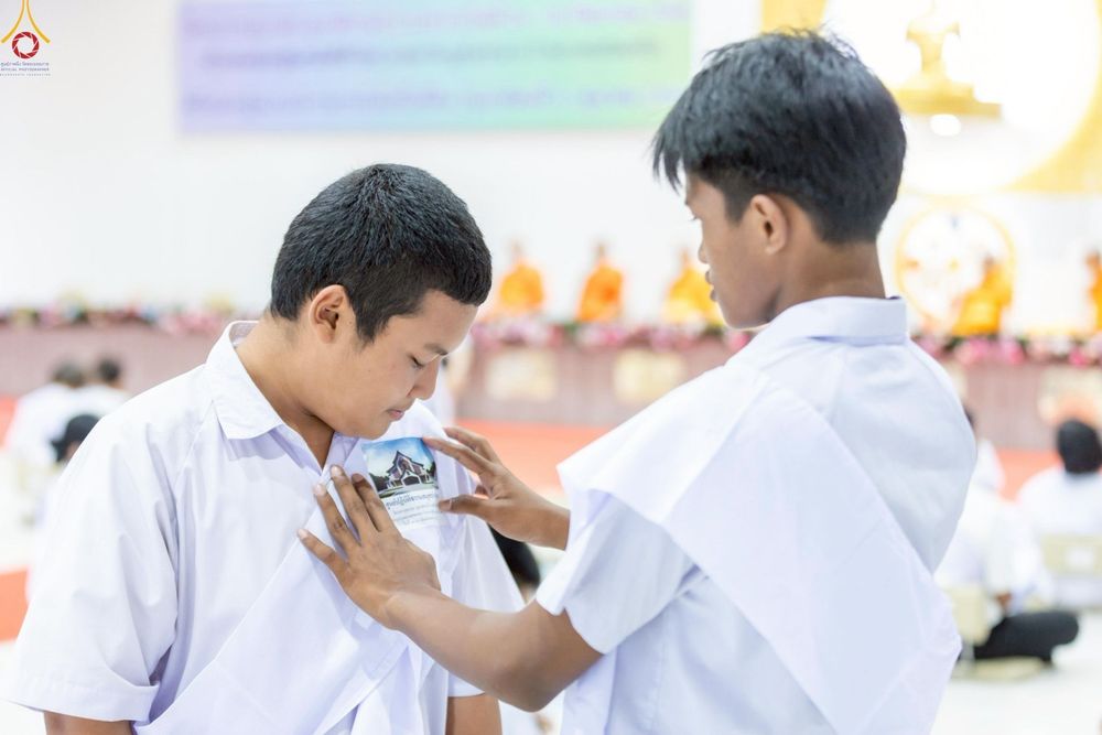 ภาพ No.249086:วันที่ 26-28 กันยายน พ.ศ. 2568 โครงการอบรม อุบาสกแก้ว อุบาสิกาแก้ว รุ่นที่ 3  ณ ศูนย์ปฏิบัติธรรมสมุทรปราการ ได้รับความเมตตาจากคณะสงฆ์ในพื้นที่  รวมถึงผู้บริหารสถานศึกษา ที่นำนักเรียนระดับมัธยมปลาย  มารับฟังข้อมูลเพื่อที่จะเป็นกำลังสำคัญ ในการเข้าร่วมขบวน