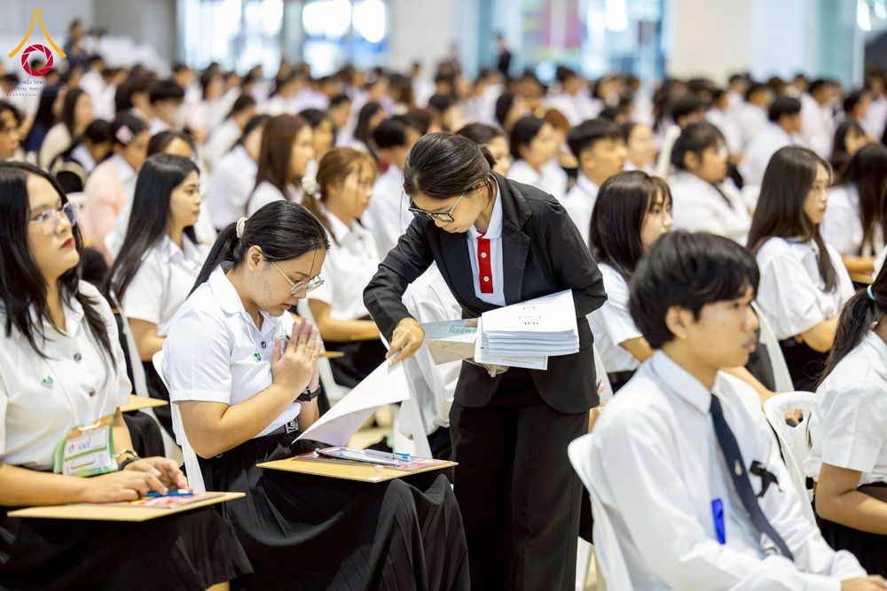 ภาพ No.273310:วันที่ 23 พฤศจิกายน พ.ศ. 2568 การสอบตอบปัญหาธรรมะ ทางก้าวหน้า "ระดับอุดมศึกษา" ณ ห้องแก้วสารพัดนึก 1 สภาธรรมกายสากล วัดพระธรรมกาย จ.ปทุมธานี