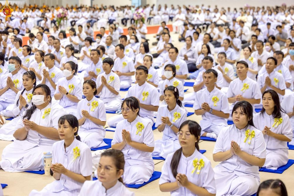 ภาพ No.233783:วันเสาร์ที่ 19 กรกฎาคม พ.ศ.2568 วันมหารำลึก ครั้งที่ 35 พิธีรำลึกถึงนักสร้างบารมี , พิธีสวดพระพุทธมนต์ , พิธีทอดผ้าบังสกุลและถวายไทยธรรม วัดพระธรรมกาย