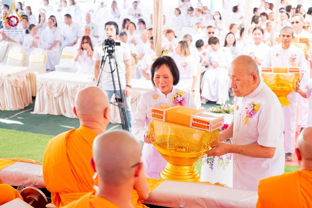 ภาพ No.179855:พิธีทอดกฐินบรมจักรพรรดิ สร้างอุโบสถ 80 ปี บูชาธรรมหลวงพ่อธัมมชโย ณ วัดพระธรรมกายแคลิฟอร์เนีย ประเทศสหรัฐอเมริกา วันอาทิตย์ที่ 10 พฤศจิกายน พ.ศ. 2567
