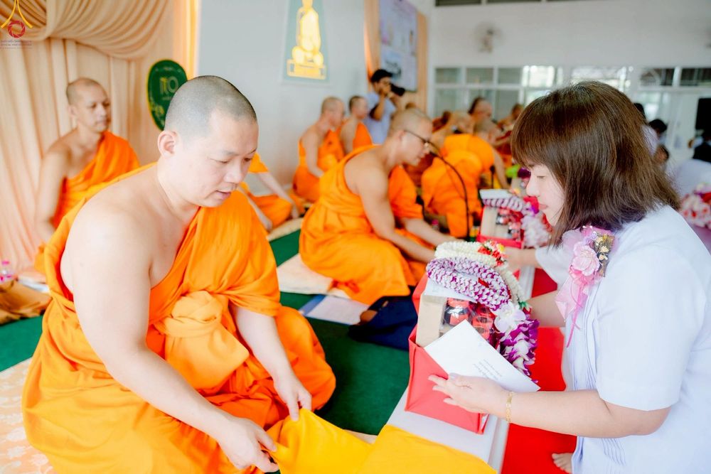 ภาพ No.266843:วันที่ 5 พฤศจิกายน พ.ศ. 2568 พิธีทอดกฐิน ณ อนุสรณ์สถานพระมงคลเทพมุนี  (สด จนฺทสโร) ผู้ค้นพบวิชชาธรรมกาย สถานที่ตั้งมโนปณิธานบวชตลอดชีวิต คลองบางนางแท่น ต.หอมเกร็ด อ.สามพราน จ.นครปฐม