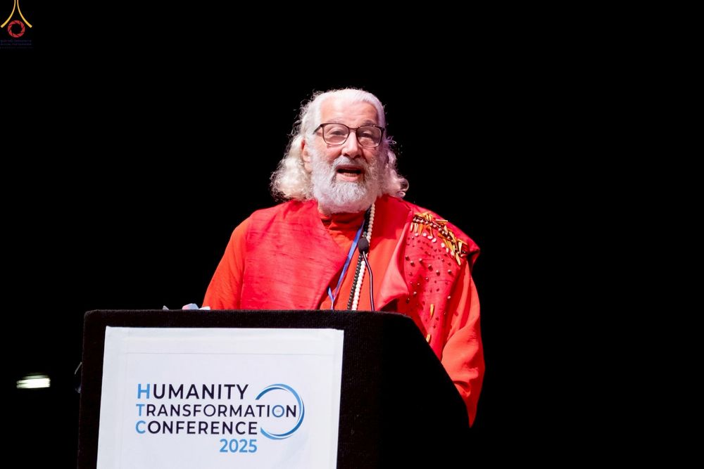 ภาพ No.249802:วันอาทิตย์ที่ 28 กันยายน พ.ศ. 2568 การปฏิบัติธรรมบูชาธรรม 108 ปี แห่งการบรรลุธรรมของหลวงปู่วัดปากน้ำ ได้จุดประทีปสันติภาพไปทั่วโลก และได้ร่วมเสวนาทางปัญญา เพื่อการขยายพระพุทธศาสนาวิชชาธรรมกายไปทั่วโลก  ในงาน HTC Newyork USA