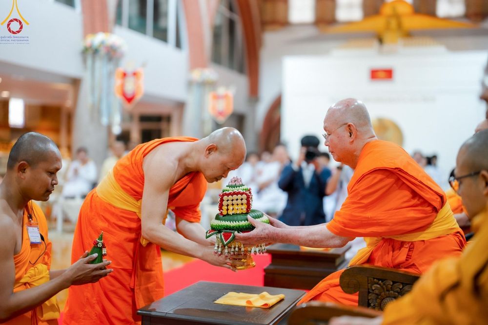 ภาพ No.142587:พิธีพัทธสีมา ประดิษฐานลูกนิมิตมหาสมบัติ สถาปนาอุโบสถวัดพระธรรมกายลอนดอน บูชาธรรม 80 ปี หลวงพ่อธัมมชโย วันเสาร์ที่ 22 มิถุนายน พ.ศ. 2567