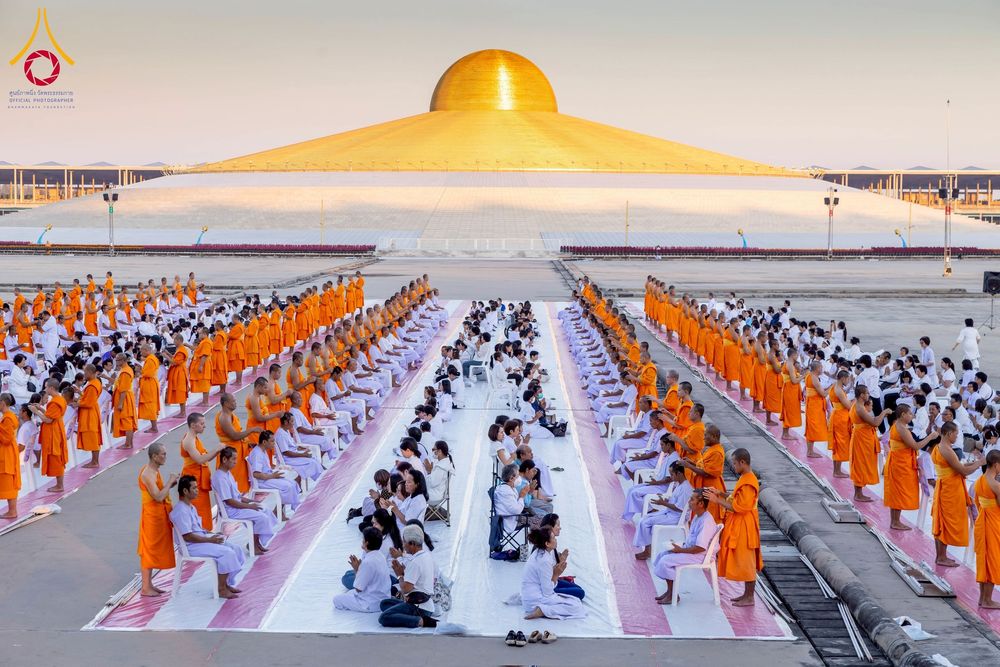 ภาพ No.274763:วันอาทิตย์ที่ 30 พฤศจิกายน พ.ศ. 2568 พิธีปลงผม โครงการอุปสมบทบูชาธรรมมหาปูชนียาจารย์ ปี 2568 ณ ลานธรรมพระมหาธรรมกายเจดีย์ ฝั่งทิศตะวันตก ระหว่างวิหารคดหมายเลข 8 และ 9 วัดพระธรรมกาย