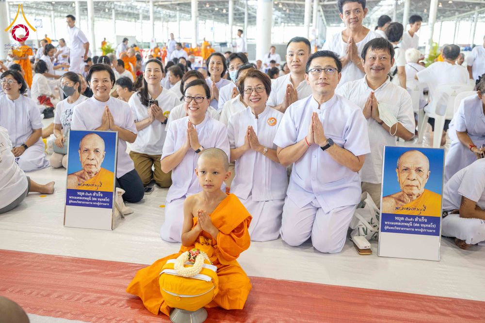 ภาพ No.319624:วันเสาร์ที่ 4 เมษายน พ.ศ.2569 พิธีขอขมา มอบผ้าไตร และถวายบาตรแด่นาคธรรมทายาท ในโครงการบรรพชาสามเณรฟื้นฟูพระพุทธศาสนาทั่วไทย โครงการหน่อแก้วเปรียญธรรม รุ่นที่ 14 โครงการสามเณรยุวธรรมทายาท รุ่นที่ 34 โครงการสามเณรมัชฌิมธรรมทายาท รุ่นที่ 30 ณ สภาธรรมกายสากล