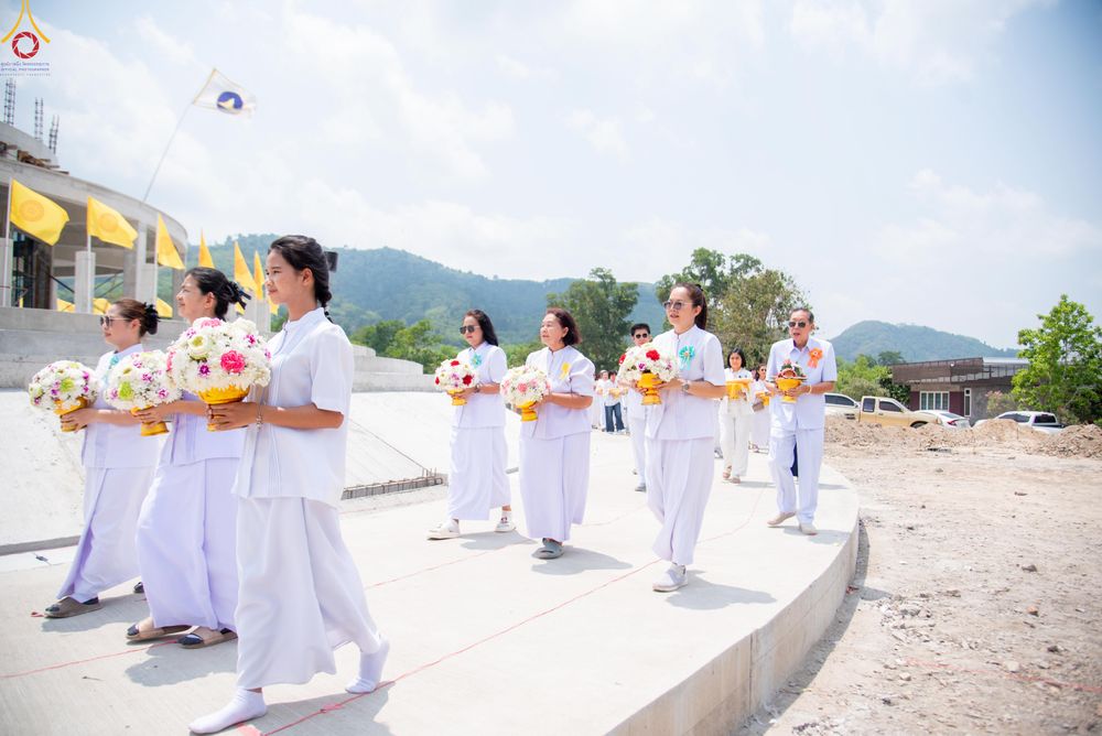 ภาพ No.320137:วันเสาร์ที่ 4 เมษายน 2569 พิธีตัดปอยผม ขอขมาผู้ปกครอง  มอบบาตร-ผ้าไตร และพิธีบรรพชาสามเณร 87 รูป  ณ ศูนย์ปฏิบัติธรรมระยอง(บ้านช่องลม)  ต.บางบุตร อ.บ้านค่าย จ.ระยอง