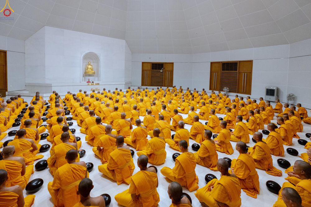 ภาพ No.289161:วันที่ 7 มกราคม พ.ศ. 2569 พิธีตักบาตรพระธรรมยาตรา ณ อนุสรณ์สถานลำดับที่ 1 สถานที่เกิดด้วยรูปกายเนื้อ อนุสรณ์สถานมหาวิหารพระมงคลเทพมุนี (โลตัสแลนด์) อ.สองพี่น้อง จ.สุพรรณบุรี ในโครงการธรรมยาตรา กตัญญูบูชา มหาปูชนียาจารย์ พระมงคลเทพมุนี(สด จนฺทสโร) พระผู้ป