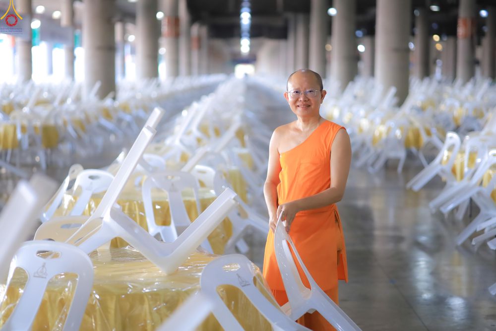 ภาพ No.322684:วันที่ 15-18 เมษายน พ.ศ.2569 การเเตรียมโต๊ะฉัน , เตรียมจุดพักค้าง , เรียงเก้าอี้ , เรียงกล่องไทยธรรม  เพื่องานถวายมหาสังฆทาน 40,000 กว่าวัดทั่วประเทศ วันคุ้มครองโลก 22 เมษายน พ.ศ.2569 วัดพระธรรมกาย