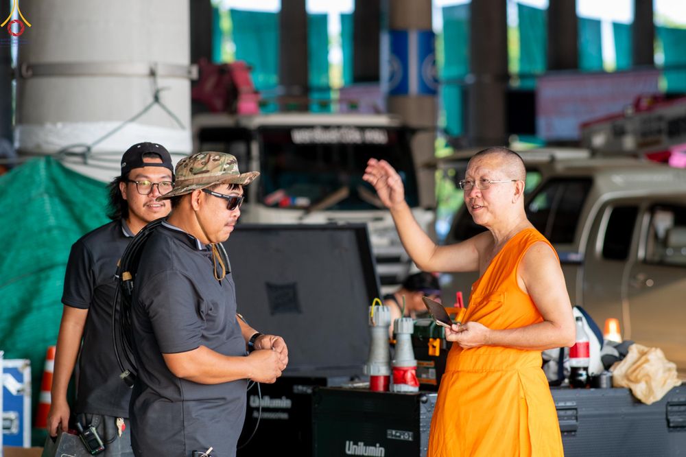 ภาพ No.323053:วันที่ 19 เมษายน พ.ศ.2569 การเรียงกล่องไทยธรรม , เตรียมงานจราจร เพื่องานถวายมหาสังฆทาน 40,000 กว่าวัดทั่วประเทศ วันคุ้มครองโลก 22 เมษายน พ.ศ.2569 วัดพระธรรมกาย