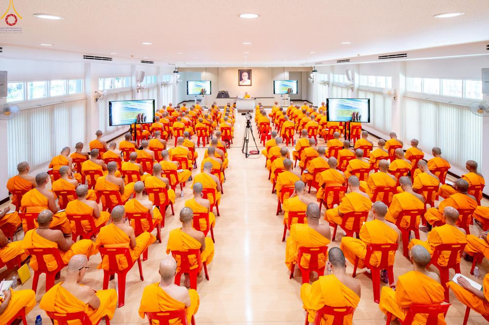 ภาพ No.335956:วันที่ 15 มิถุนายน พ.ศ.2569 หลวงพ่อทัตตชีโวเมตตาให้โอวาทแก่เจ้าอาวาสวัดศูนย์สาขาภายในประเทศ ณ วัดพระธรรมกาย