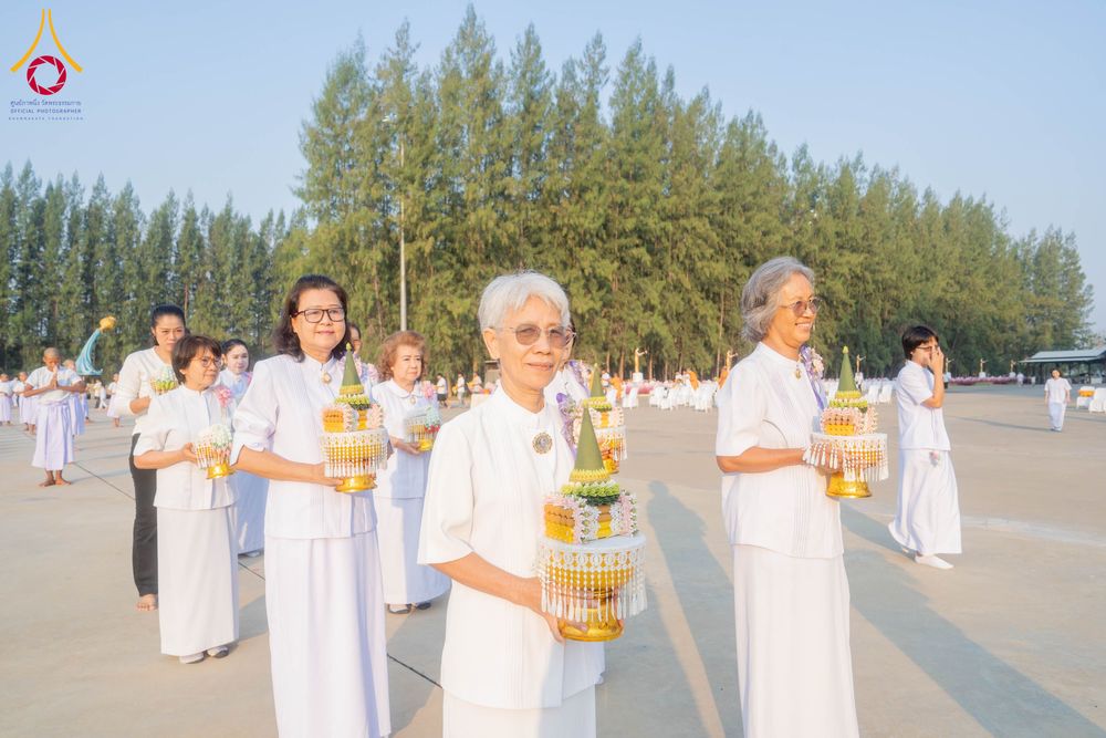 ภาพ No.318632:วันที่ 29 มีนาคม พ.ศ. 2569 พิธีเวียนประทักษิณ มอบผ้าไตร บรรพชาสามเณร  ณ ศูนย์อบรมเยาวชนกาญบุรี