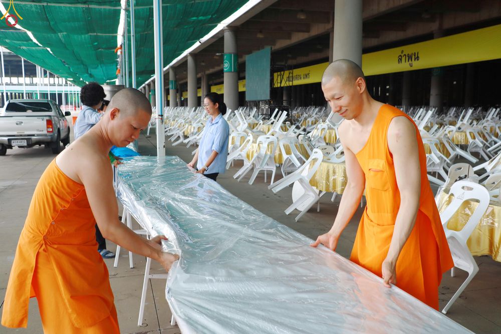 ภาพ No.322937:วันที่ 17-19 เมษายน พ.ศ.2569 การปูผ้ากระสอบขาว , เตรียมจุดฉัน , เตรียมจุดพักค้าง เพื่องานถวายมหาสังฆทาน 40,000 กว่าวัดทั่วประเทศ วันคุ้มครองโลก 22 เมษายน พ.ศ.2569 วัดพระธรรมกาย