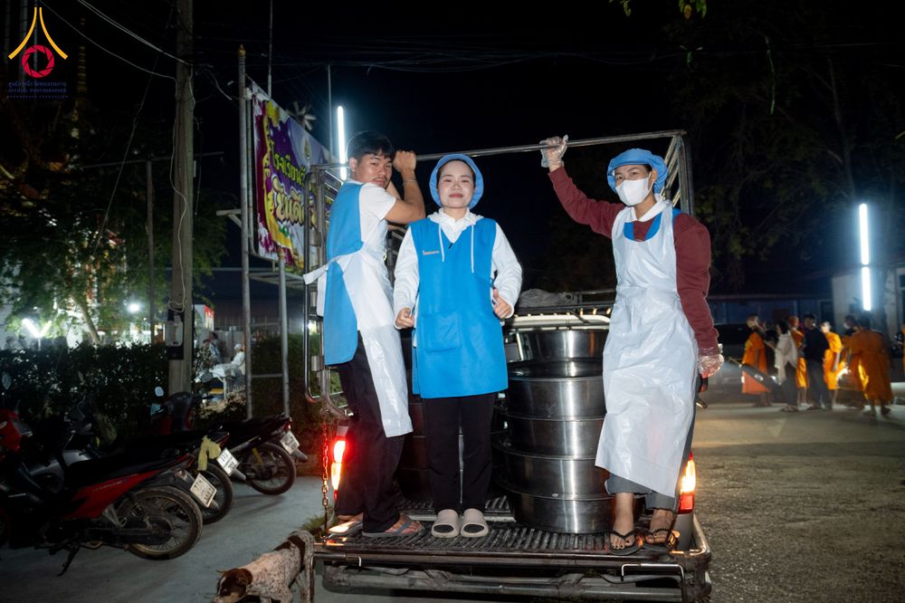 ภาพ No.293670:วันที่ 14 มกราคม พ.ศ. 2569  พิธีถวายภัตตาหารเป็นสังฆทาน แด่พระธรรมยาตรา  ณ วัดสองพี่น้อง ต.ต้นตาล อ.สองพี่น้อง จ.สุพรรณบุรี  ในโครงการธรรมยาตรา กตัญญูบูชา มหาปูชนียาจารย์  พระมงคลเทพมุนี(สด จนฺทสโร) พระผู้ปราบมาร  อนุสรณ์สถาน 7 แห่ง ปีที่ 14