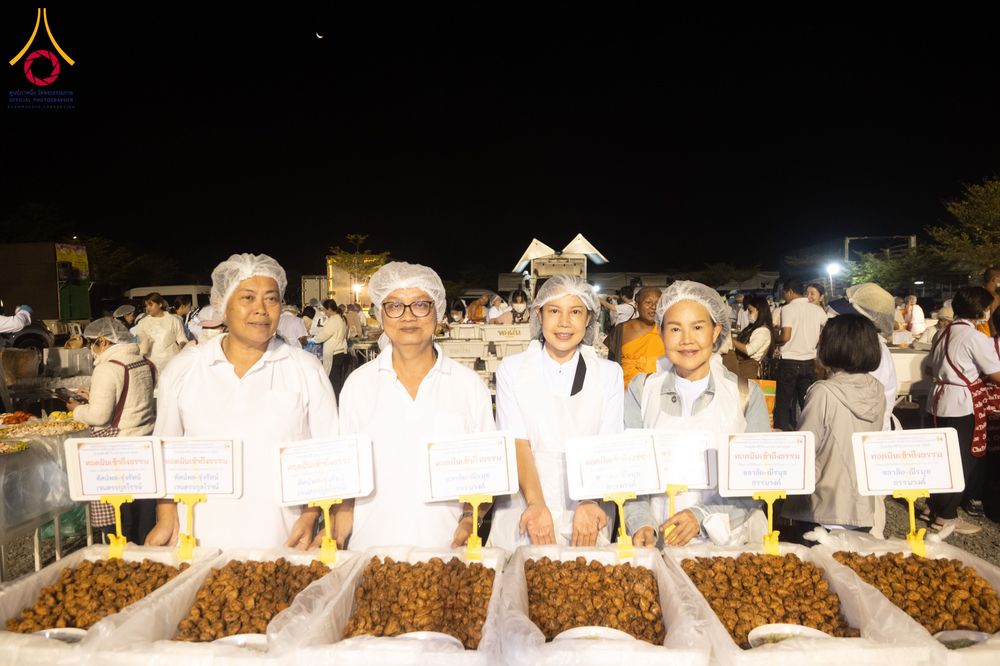 ภาพ No.294712:วันที่ 15 มกราคม พ.ศ. 2569 พิธีถวายภัตตาหารเป็นสังฆทาน แด่พระธรรมยาตรา ณ วัดโบสถ์บน ต.บางคูเวียง จ.นนทบุรี อนุสรณ์สถานลำดับที่ 4 สถานที่เกิดด้วยกายธรรม ในโครงการธรรมยาตรา กตัญญูบูชา มหาปูชนียาจารย์ พระมงคลเทพมุนี(สด จนฺทสโร) พระผู้ปราบมาร อนุสรณ์สถาน 7 แ