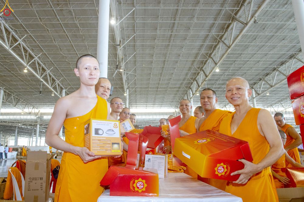 ภาพ No.322075:วันที่ 14 เมษายน พ.ศ.2569 การเตรียมกล่องไทยธรรม วันสุดท้าย เพื่องานถวายมหาสังฆทาน 40,000 กว่าวัดทั่วประเทศ วันคุ้มครองโลก 22 เมษายน พ.ศ.2569 วัดพระธรรมกาย