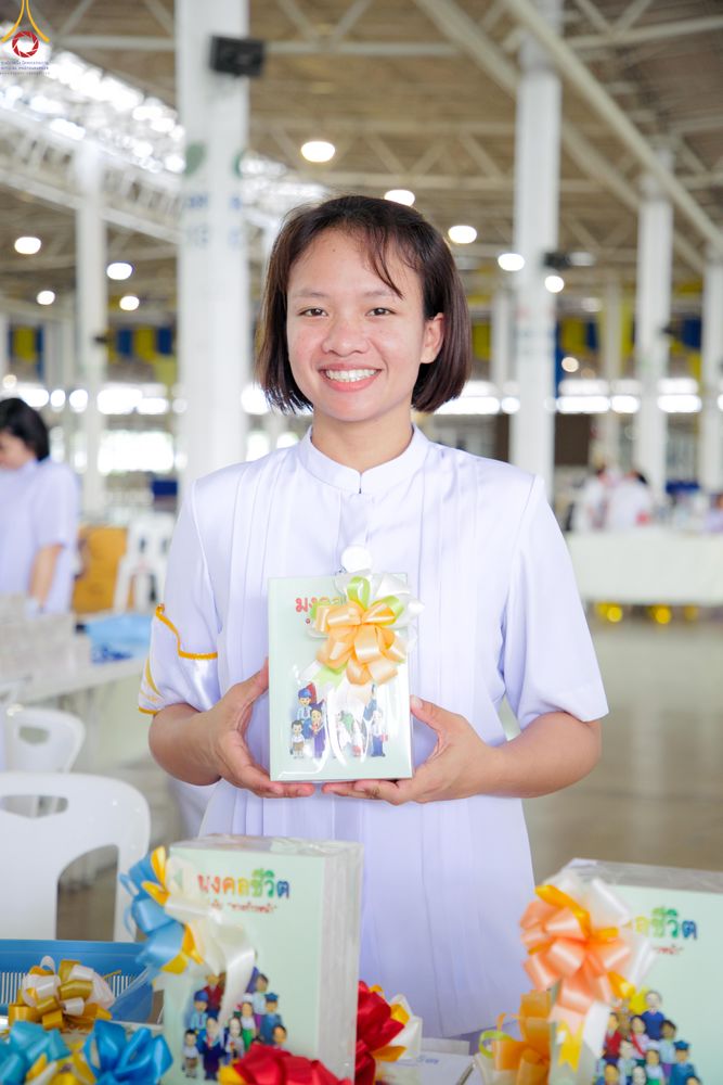 ภาพ No.329005:วันอาทิตย์ที่ 17 พฤษภาคม พ.ศ.2569 พิธีร่วมบุญการศึกษาพระภิกษุสามเณร (หนังสือบาลี นักธรรม ทางก้าวหน้า World-Pec) ณ ห้องแก้วสารพัดนึก 2 วัดพระธรรมกาย