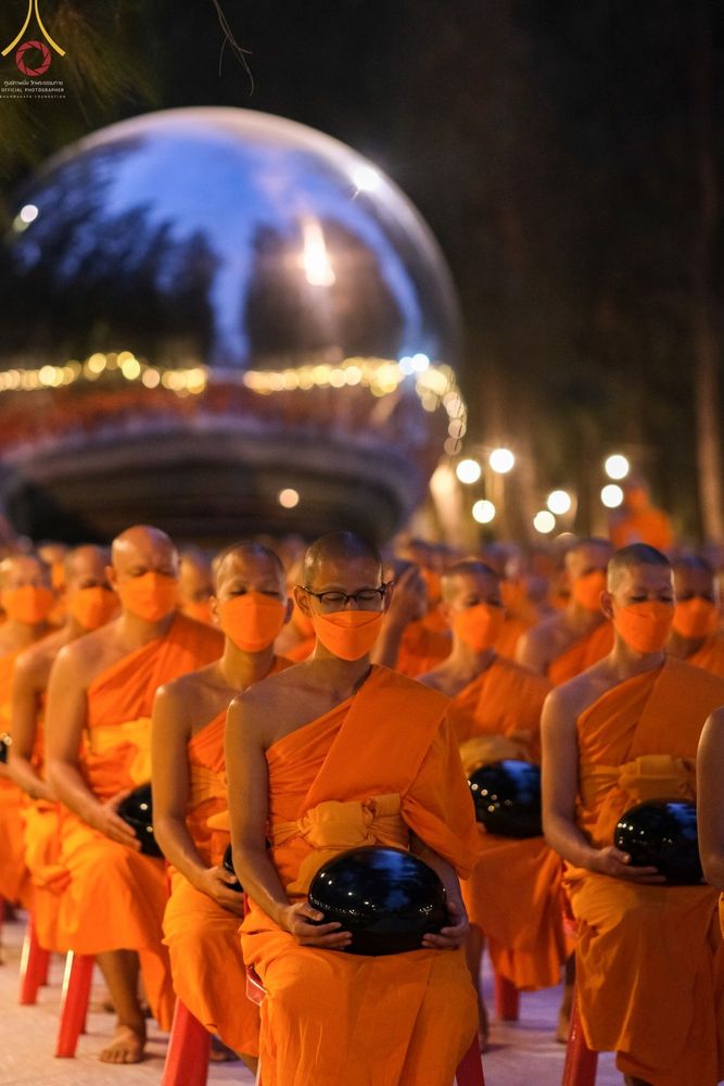 ภาพ No.69549:พิธีตักบาตรพระธรรมยาตราฯ ในโครงการธรรมยาตรากตัญญูบูชา มหาปูชนียาจารย์ พระมงคลเทพมุนี(สด จนฺทสโร) พระผู้ปราบมาร ปีที่ 11 ณ อนุสรณ์สถานลำดับที่ 1 สถานที่เกิดด้วยรูปกายเนื้อ อนุสรณ์สถานมหาวิหารพระมงคลเทพมุนี อ.สองพี่น้อง จ.สุพรรณบุรี