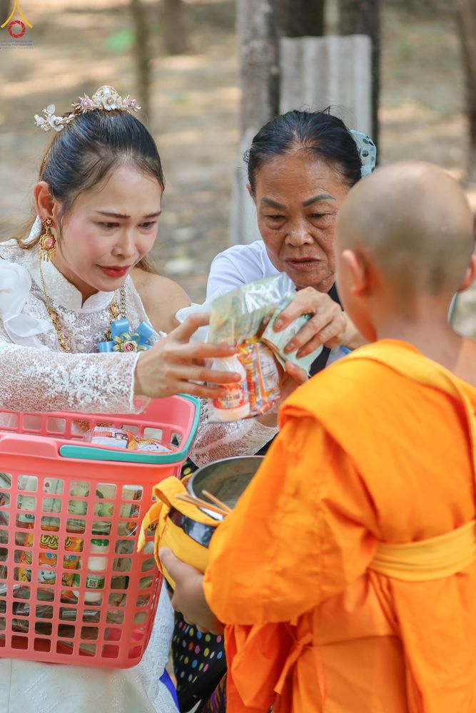 ภาพ No.317991:วันพฤหัสบดีที่ 2 เมษายน พ.ศ.2569 พิธีปลงผม , พิธีขอขมามอบบาตรและผ้าไตร , พิธีบรรพชาสามเณร จำนวน 28 รูป   ณ วัดโซกเป็ดอภิญญาโณ ต.เมืองเก่า อ.เมือง จ.สุโขทัย