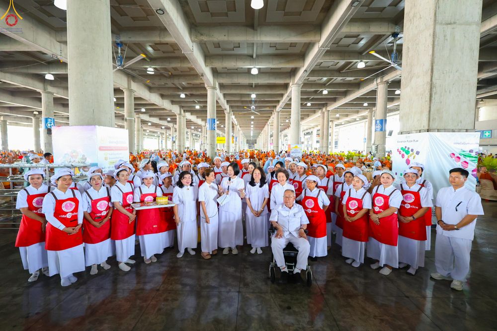 ภาพ No.323668:วันที่ 22 เมษายน พ.ศ.2569(วันคุ้มครองโลก) งานถวายมหาสังฆทาน 40,000 กว่าวัดทั่วประเทศ คณะสงฆ์ฉันภัตตาหารเพล