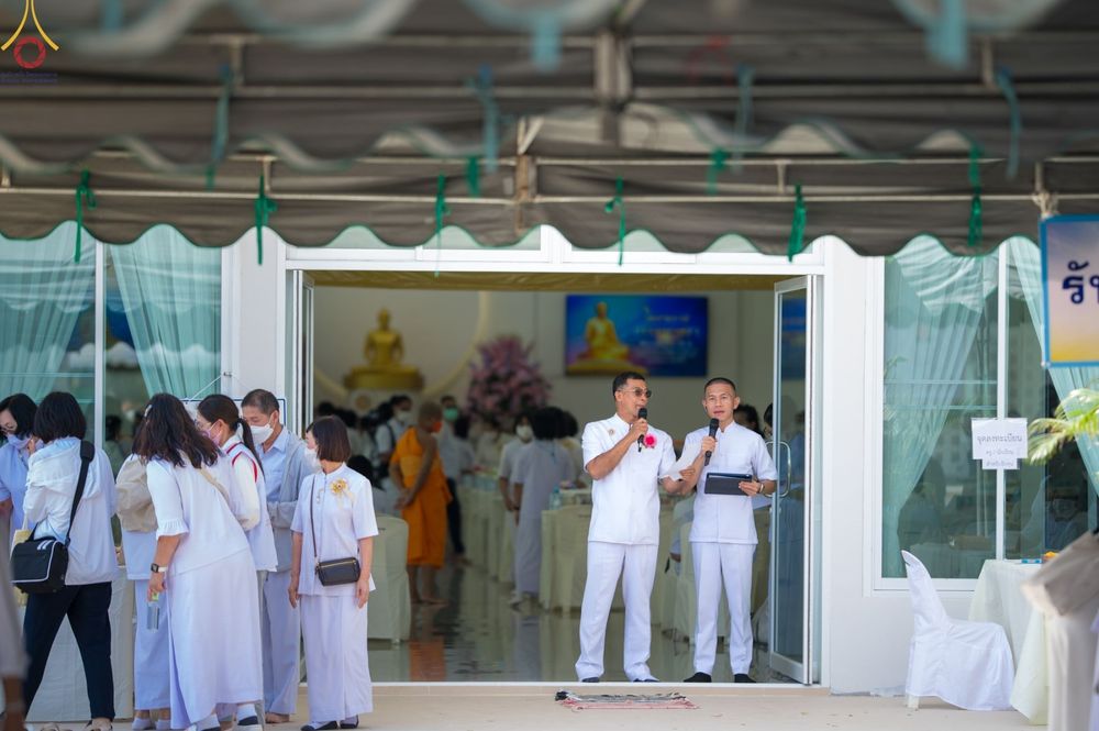 ภาพ No.70303:พิธีเจริญพระพุทธมนต์ ปฏิบัติธรรม มอบทุนการศึกษา ถวายสังฆทาน 139 วัด เพื่อถวายเป็นพุทธบูชา และขับเคลื่อนโครงการหมู่บ้านรักษาศีล 5 โดยคณะสงฆ์จังหวัดสุพรรณบุรี คณะศิษยานุศิษย์วัดพระธรรมกาย โครงการธรรมยาตรา ปีที่ 11 วันที่ 7 มกราคม พ.ศ. 2566 ณ ศูนย์ปฏิบัติธร