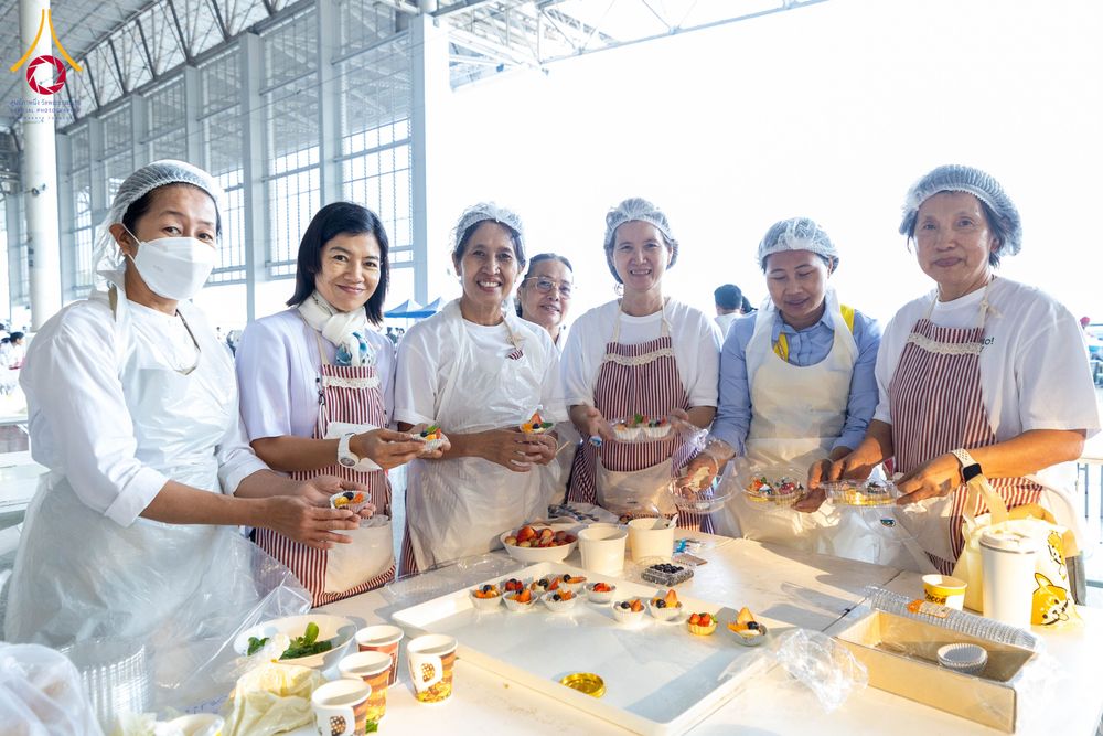 ภาพ No.306864:วันที่ 31 มกราคม พ.ศ. 2569 พิธีถวายภัตตาหารเป็นสังฆทาน แด่พระธรรมยาตรา ณ วัดพระธรรมกาย  จังหวัดปทุมธานี ในโครงการธรรมยาตรา กตัญญูบูชา มหาปูชนียาจารย์ พระมงคลเทพมุนี(สด จนฺทสโร) พระผู้ปราบมาร อนุสรณ์สถาน 7 แห่ง ปีที่ 14