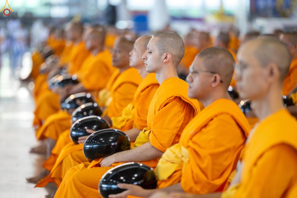 ภาพ No.318119:วันอาทิตย์ต้นเดือนที่ 5 เมษายน พ.ศ.2569 พิธีตักบาตร ณ บ้านแก้วเรือนทองคุณยายอาจารย์ฯ วัดพระธรรมกาย