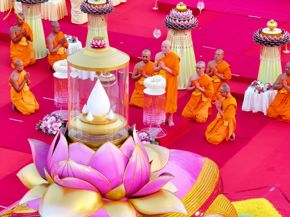 ภาพ No.307204:วันที่ 31 มกราคม พ.ศ. 2569  พิธีจุดประทีปธรรมถวายเป็นพุทธบูชา  และบูชาธรรมมหาปูชนียาจารย์ (ภาพชุดที่ 1) ณ วัดพระธรรมกาย ปทุมธานี ในโครงการธรรมยาตรา กตัญญูบูชา มหาปูชนียาจารย์ พระมงคลเทพมุนี(สด จนฺทสโร) พระผู้ปราบมาร อนุสรณ์สถาน 7 แห่ง ปีที่ 14