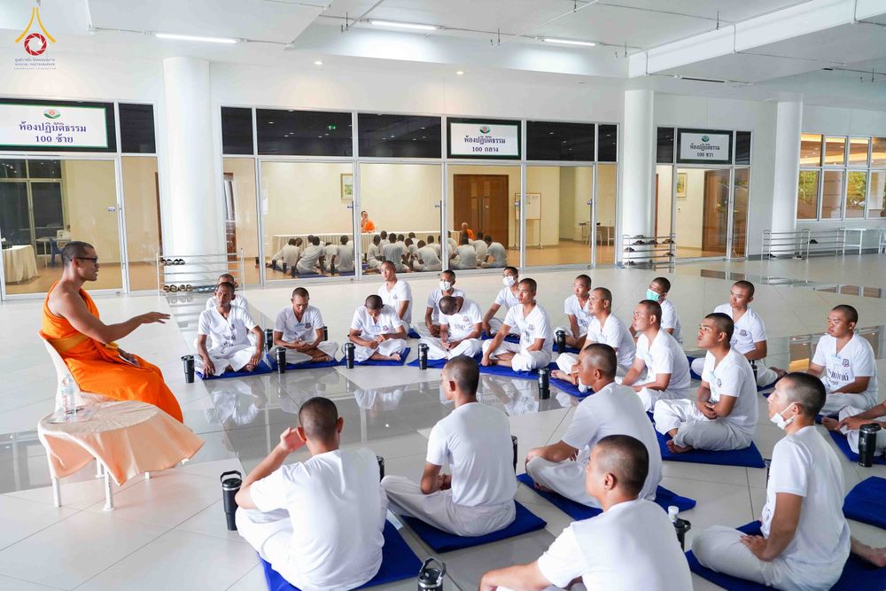 ภาพ No.341100:วันที่ 26 กรกฎาคม พ.ศ. 2569 โครงการพัฒนาคุณธรรม จริยธรรม สำหรับนักเรียนนายสิบตำรวจ (นสต.) รุ่นที่ 17 ศูนย์ฝึกอบรมตำรวจภูธรภาค 1 ได้จัดกิจกรรม ตักบาตรเพื่อน้อมอุทิศถวายเพื่อเป็นพระราชกุศลฯ  และปฏิบัติธรรม ติวธรรมมะ ณ ศูนย์ปฏิบัติธรรมเวิล์ดพีช วัลเล่ย์ (Wo