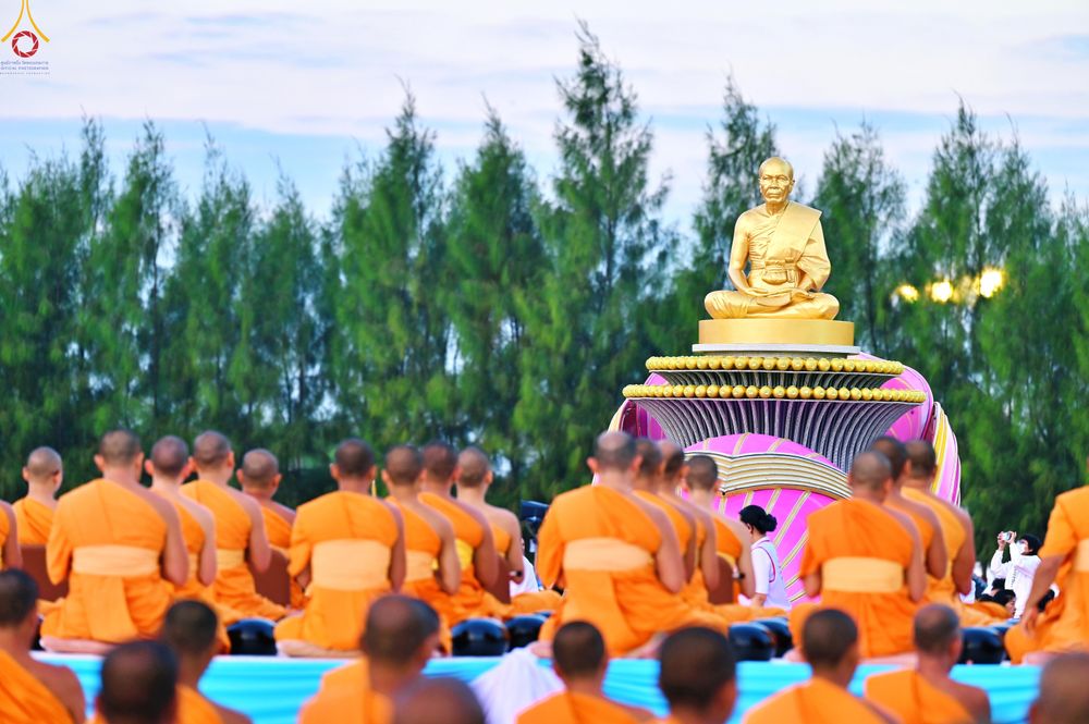 ภาพ No.302431:วันที่ 24 มกราคม พ.ศ. 2569 พิธีตักบาตรพระธรรมยาตรา ณ อนุสรณ์สถานลำดับที่ 5 สถานที่เผยแผ่วิชชาธรรมกายครั้งแรก อนุสรณ์สถานบางปลา วัดบางปลา อำเภอบางเลน จังหวัดนครปฐม ในโครงการธรรมยาตรา กตัญญูบูชา มหาปูชนียาจารย์ พระมงคลเทพมุนี(สด จนฺทสโร) พระผู้ปราบมาร อนุส