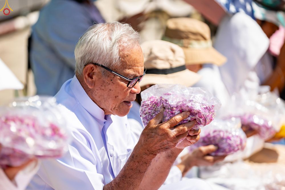 ภาพ No.304046:วันที่ 25 มกราคม พ.ศ. 2569 พิธีต้อนรับพระธรรมยาตรา  รร.สามัคคีราษฏร์บำรุง-วัดพระธรรมกาย ในโครงการธรรมยาตรา กตัญญูบูชา มหาปูชนียาจารย์ พระมงคลเทพมุนี(สด จนฺทสโร) พระผู้ปราบมาร อนุสรณ์สถาน 7 แห่ง ปีที่ 14