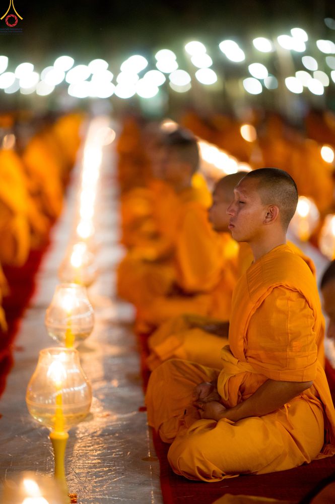 ภาพ No.290191:วันที่ 6 มกราคม พ.ศ. 2569 พิธีจุดประทีปถวายเป็นพุทธบูชา และบูชาธรรมมหาปูชนียาจารย์ (ภาพชุดที่ 2) ณ อนุสรณ์สถานมหาวิหารพระมงคลเทพมุนี (โลตัสแลนด์) อ.สองพี่น้อง จ.สุพรรณบุรี ในโครงการธรรมยาตรา กตัญญูบูชา มหาปูชนียาจารย์ พระมงคลเทพมุนี(สด จนฺทสโร) พระผู้ปรา