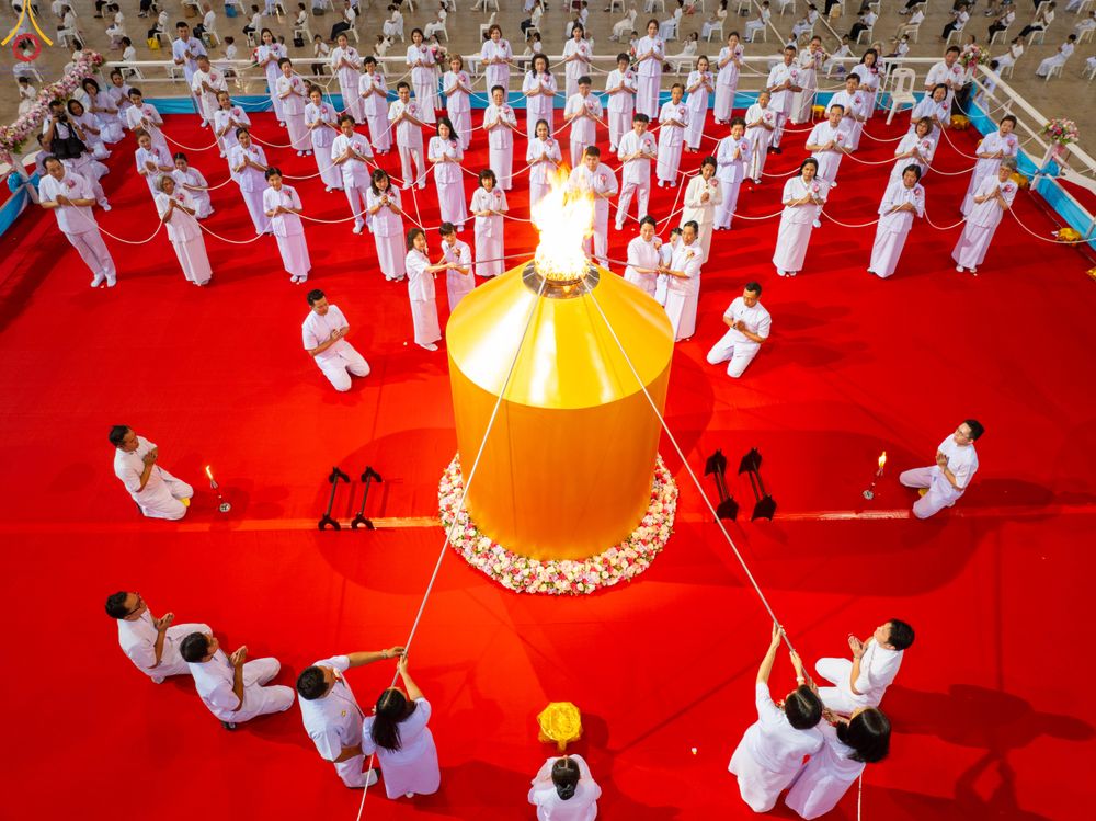 ภาพ No.286395:วันอาทิตย์ที่ 13 กรกฎาคม พ.ศ.2568 พิธีปฎิบัติธรรม และพิธีจุดเทียนใจ ไฟนิรันดร์ อนันตชัย ณ สภาธรรมกายสากล วัดพระธรรมกาย