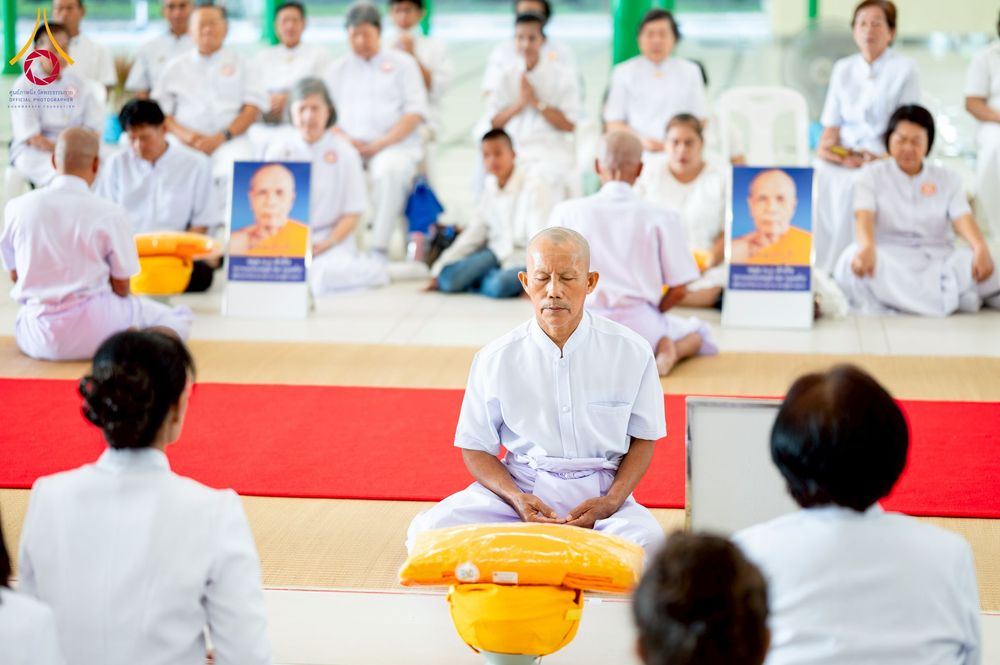 ภาพ No.244684:วันเสาร์ที่ 6 กันยายน พ.ศ. 2568 พิธีขอขมา-รับผ้าไตรของนาคธรรมทายาท โครงการอุปสมบทหมู่บูชาธรรมครบรอบ 108 ปี  วันครูผู้ค้นพบวิชชาธรรมกาย ณ โบสถ์พระไตรปิฎก วัดพระธรรมกาย
