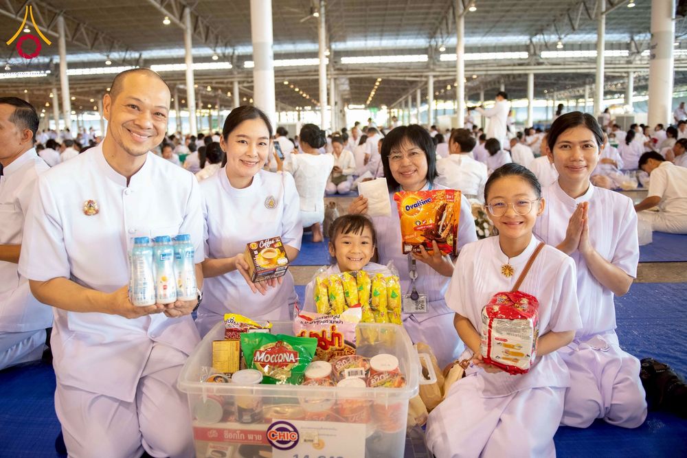 ภาพ No.276992:วันอาทิตย์ที่ 7 ธันวาคม พ.ศ. 2568 พิธีตักบาตรอาทิตย์ต้นเดือน ณ บ้านแก้วเรือนทองคุณยายฯ วัดพระธรรมกาย