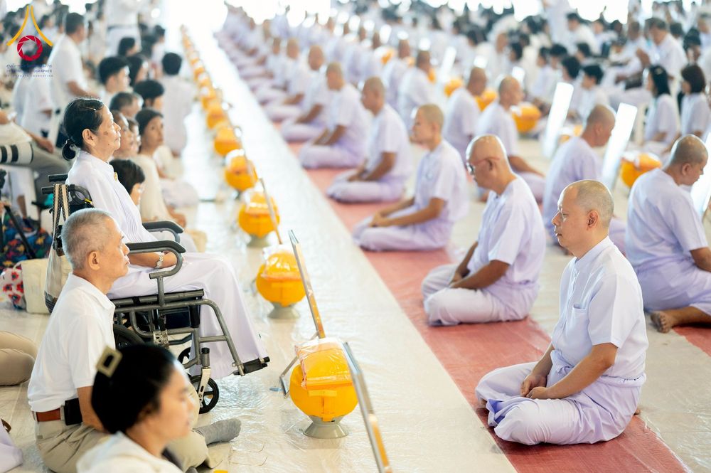 ภาพ No.277392:วันเสาร์ที่ 6 ธันวาคม พ.ศ. 2568 พิธีบรรพชาอุปสมบทและพิธีถวายบาตร โครงการอุปสมบทบูชาธรรมมหาปูชนียาจารย์ ประจำปี พ.ศ.2568 โครงการบวชพระนานาชาติ AEC และ WAB รุ่น CEO (นักบริหาร) รุ่นที่ 5 ณ โบสถ์พระไตรปิฏก วัดพระธรรมกาย