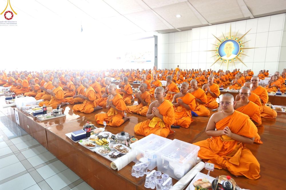 ภาพ No.162129:พิธีถวายภัตตาหารเมนูสวรรค์ เนื่องในวันออกพรรษา (ขึ้น 15 ค่ำ เดือน 11) วันพฤหัสบดีที่ 17 ตุลาคม พ.ศ. 2567 ณ หอฉันคุณยายอาจารย์ฯ วัดพระธรรมกาย