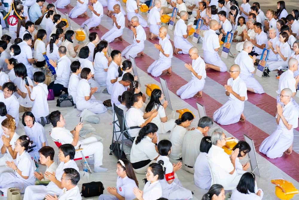 ภาพ No.321312:วันเสาร์ที่ 11 เมษายน พ.ศ.2569 พิธีขอขมาและมอบผ้าไตร โครงการอุปสมบทหมู่ บูชาธรรมหลวงพ่อธัมมชโย พ.ศ.2569 โครงการอุปสมบทหมู่ธรรมทายาท ระดับอุดมศึกษา รุ่น 53 (ภาคฤดูร้อน) ณ วัดพระธรรมกาย ปทุมธานี