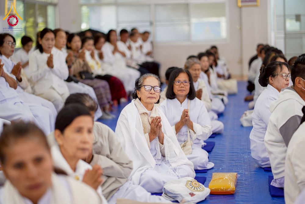 ภาพ No.275859:วันพุธที่ 3 ธันวาคม พ.ศ. 2568 พิธีบรรพชาอุปสมบท โครงการอุปสมบทบูชาธรรมมหาปูชนียาจารย์ ศูนย์อบรม : ศูนย์ส่งเสริมศีลธรรม จ.พะเยา ณ โบราณสถานพระธาตุจอมทอง และ โบสถ์กลางน้ำ วัดพระธาตุศรีโคมคำ อำเภอเมือง จังหวัดพะเยา