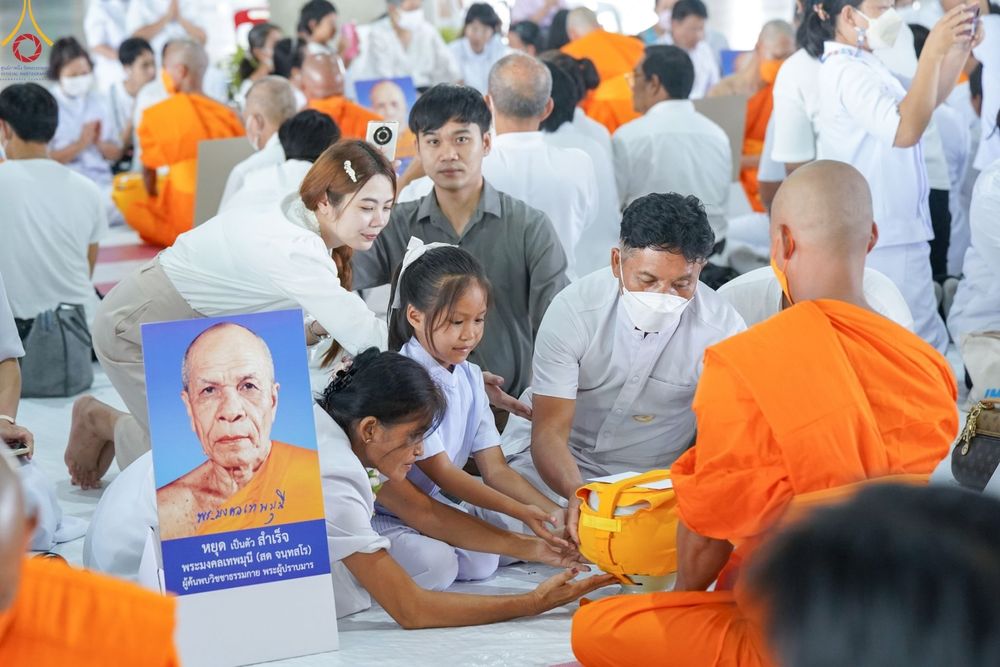 ภาพ No.84206:พิธีขอบรรพชา , พิธีขอสรณคมน์และศีล ,  พิธีรับบาตร , พิธีอุปสมบท ในโครงการบรรพชาอุปสมบทหมู่ธรรมทายาทรุ่นเข้าพรรษา และโครงการบรรพชาสามเณรโรงเรียนนานาชาติ รุ่นที่ 12 ณ โบสถ์พระไตรปิฎก วัดพระธรรมกาย วันที่ 22 กรกฎาคม พ.ศ. 2566