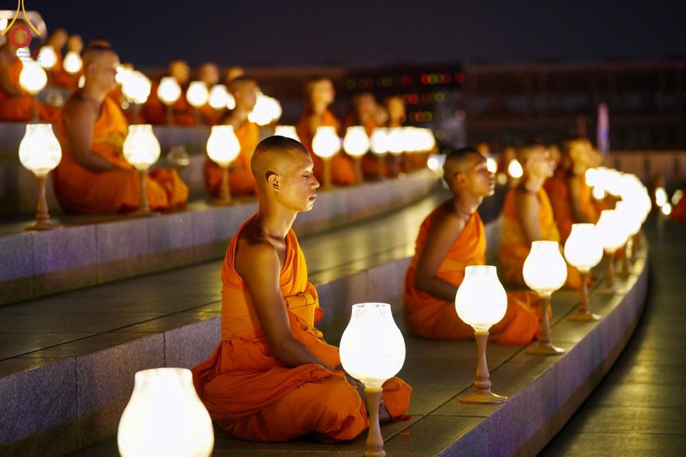 ภาพ No.279232:พิธีจุดวิสาขประทีป พิธีเวียนประทักษิณ ในวันวิสาขบูชา พุธที่ 22 พฤษภาคม พ.ศ. 2567 ( วันพระขึ้น 15 ค่ำ เดือน 6 ) ณ ลานธรรม พระมหาธรรมกายเจดีย์ วัดพระธรรมกาย จ.ปทุมธานี