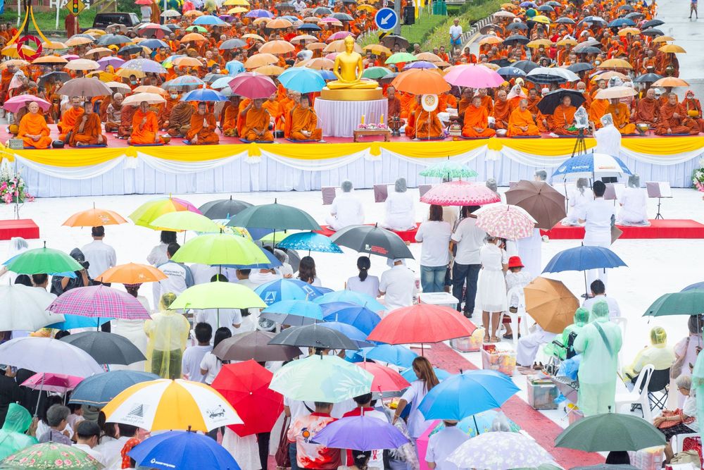 ภาพ No.226076:วันอาทิตย์ที่ 25 พฤษภาคม พ.ศ. 2568 พิธีตักบาตรพระ 1,000 รูปเมืองตรัง ครบรอบ 110 ปี เมืองทับเที่ยง ถวายเป็นพุทธบูชา ถวายเป็นพระราชกุศลแด่รัชกาลที่ 10 และอุทิศส่วนกุศลแด่อดีตเจ้าเมืองตรัง และบรรพบุรุษ ณ บริเวณหน้าศาลากลางจังหวัดตรัง ถนนพระราม 6