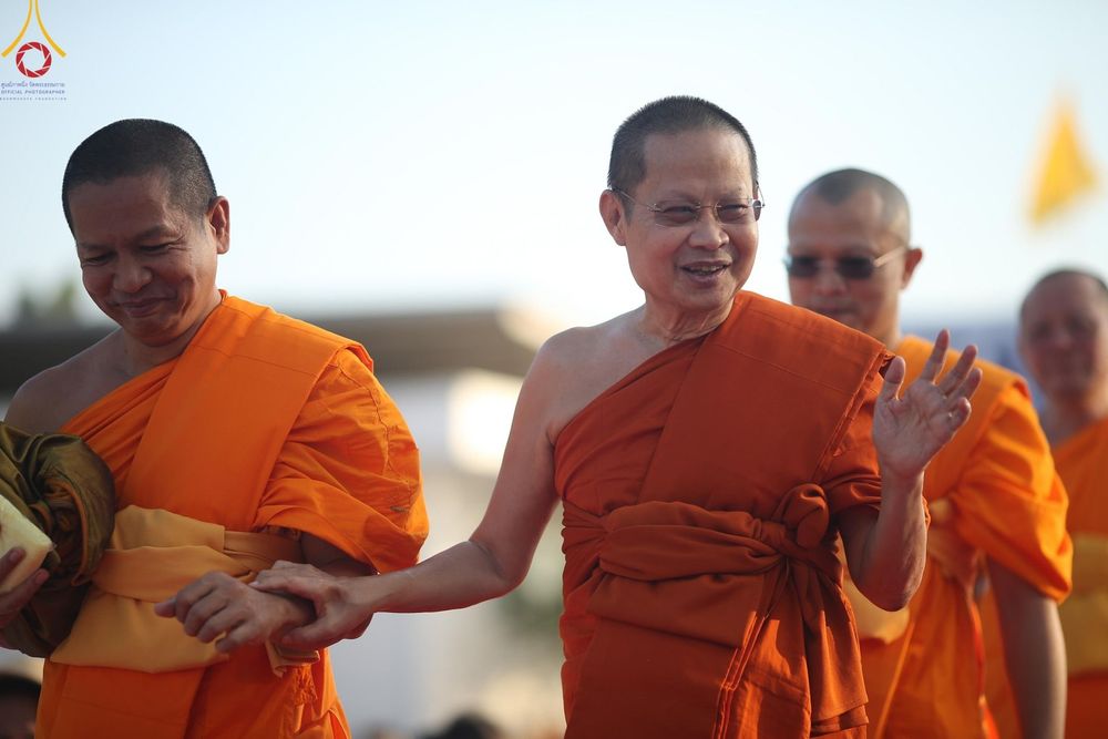 ภาพ No.192642:พิธีจุดประทีปถวายเป็นพุทธบูชา และบูชาธรรมมหาปูชนียาจารย์ ณ อนุสรณ์สถานคลองบางนางแท่น อ.สามพราน จ.นครปฐม ในโครงการธรรมยาตรา กตัญญูบูชา มหาปูชนียาจารย์ พระมงคลเทพมุนี(สด จนฺทสโร) พระผู้ปราบมาร อนุสรณ์สถาน 7 แห่ง ปีที่ 13 วันที่ 10 มกราคม พ.ศ. 2568