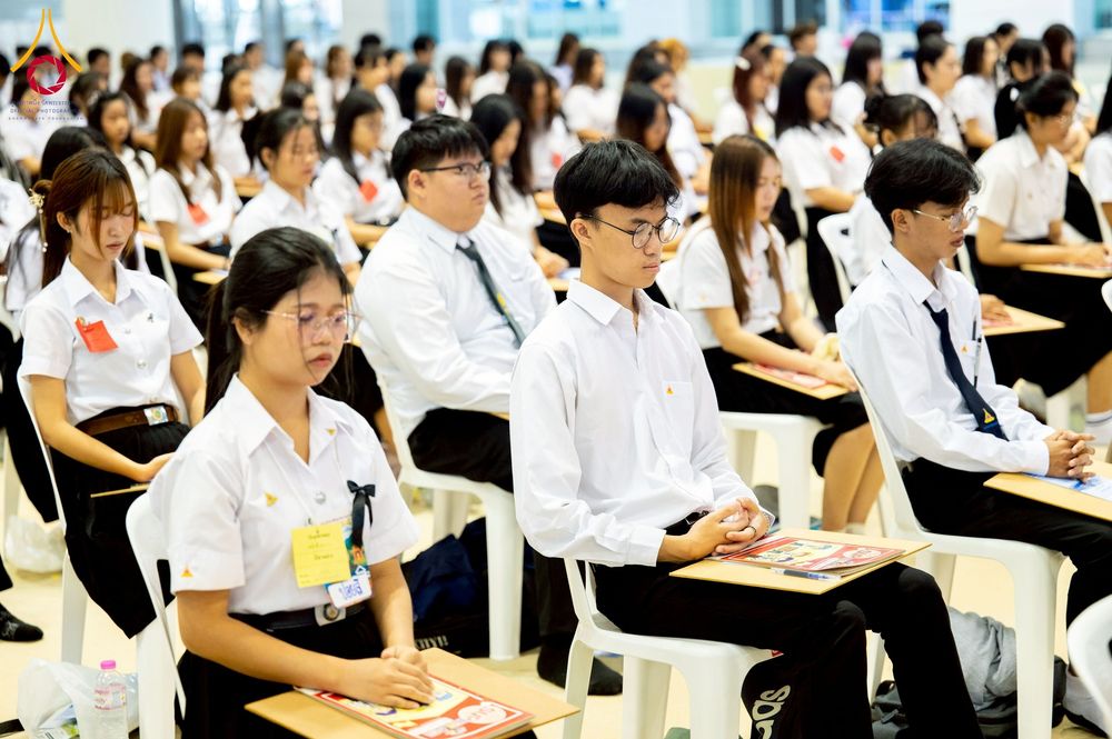 ภาพ No.273294:วันที่ 23 พฤศจิกายน พ.ศ. 2568 การสอบตอบปัญหาธรรมะ ทางก้าวหน้า "ระดับอุดมศึกษา" ณ ห้องแก้วสารพัดนึก 1 สภาธรรมกายสากล วัดพระธรรมกาย จ.ปทุมธานี