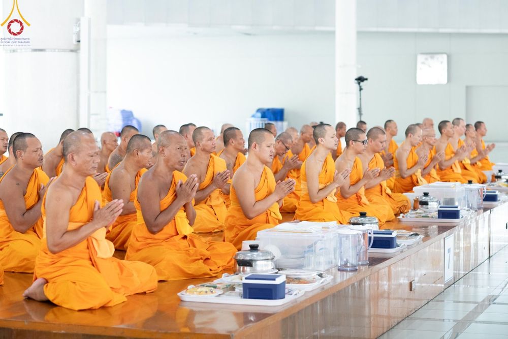 ภาพ No.165776:พิธีถวายภัตตาหารเมนูสวรรค์ วันที่ 26 ตุลาคม พ.ศ. 2567 ณ หอฉันคุณยายอาจารย์ฯ วัดพระธรรมกาย