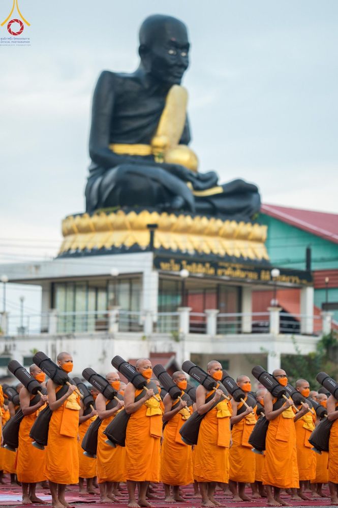 ภาพ No.127949:คณะพระธรรมยาตราฯ ปฎิบัติธรรมและถ่ายภาพหมู่ประวัติศาสตร์ ณ ลานหน้าพระปรางค์สามยอด วัดโคกสมานคุณ อ.หาดใหญ่ จ.สงขลา วันเสาร์ที่ 9 มีนาคม พ.ศ. 2567