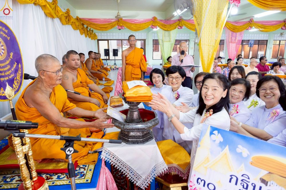 ภาพ No.259254:วันที่ 19 ตุลาคม พ.ศ. 2568 พิธีทอดกฐินสามัคคีทั่วไทย 30,000 วัด โดยคณะศิษยานุศิษย์ บูชาธรรม 81 ปี หลวงพ่อธัมมชโย ณ วัดบ้านพร้าวนอก ต.เชียงรากใหญ่ อ.สามโคก จ.ปทุมธานี