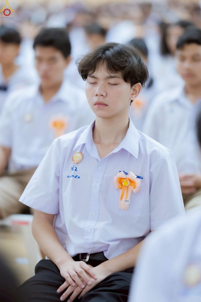 ภาพ No.245914:วันเสาร์ที่ 13 กันยายน พ.ศ. 2568 พิธีมอบผ้าไตรประธานกฐินสัมฤทธิ์เด็กดี V-Star ณ สภาธรรมกายสากล วัดพระธรรมกาย