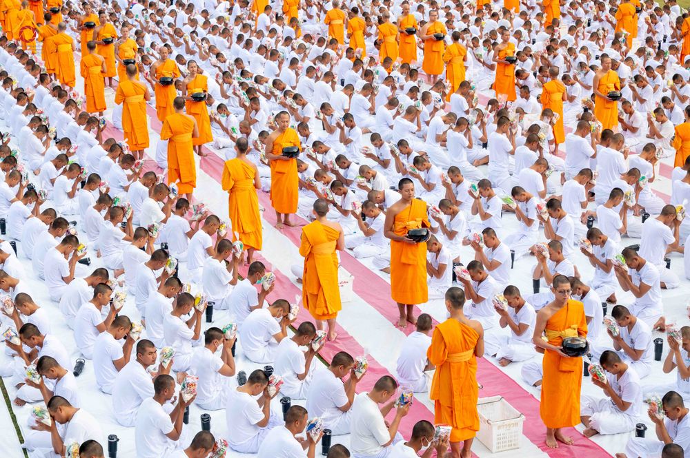 ภาพ No.341022:วันที่ 26 กรกฎาคม พ.ศ. 2569 โครงการพัฒนาคุณธรรม จริยธรรม สำหรับนักเรียนนายสิบตำรวจ (นสต.) รุ่นที่ 17 ศูนย์ฝึกอบรมตำรวจภูธรภาค 1 ได้จัดกิจกรรม ตักบาตรเพื่อน้อมอุทิศถวายเพื่อเป็นพระราชกุศลฯ  และปฏิบัติธรรม ติวธรรมมะ ณ ศูนย์ปฏิบัติธรรมเวิล์ดพีช วัลเล่ย์ (Wo